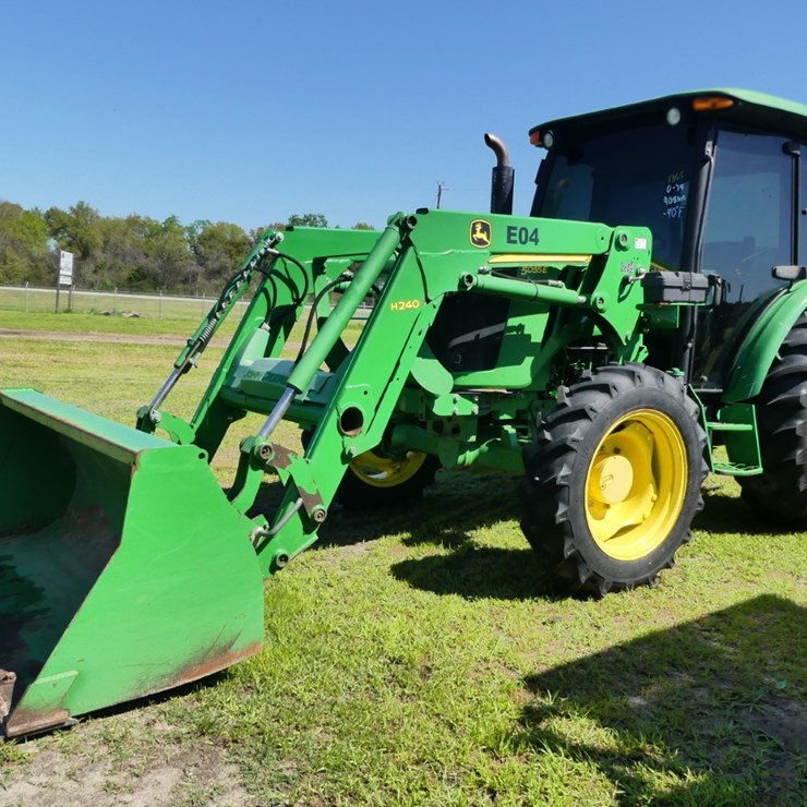 JOHN DEERE 5055E