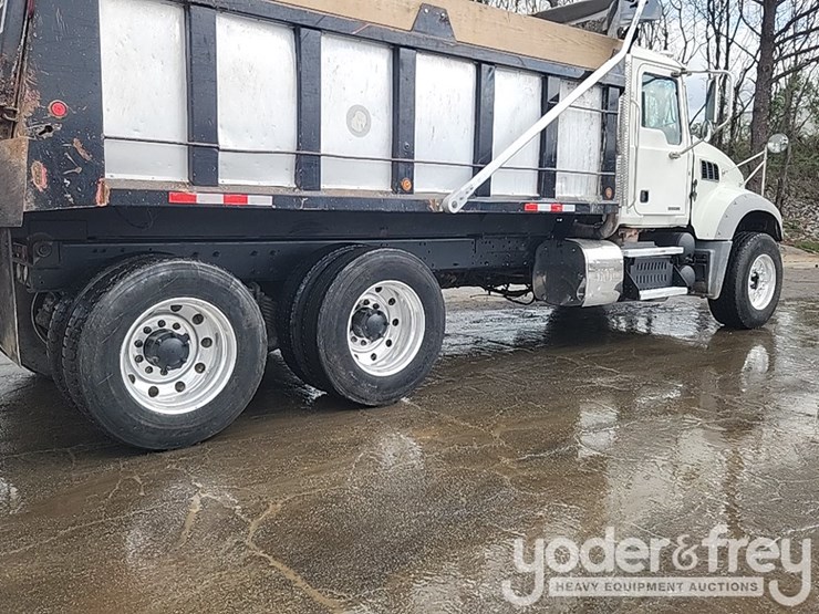 2011-mack-gu713-image-11