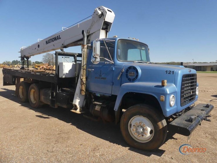 1985-ford-8000-image-1