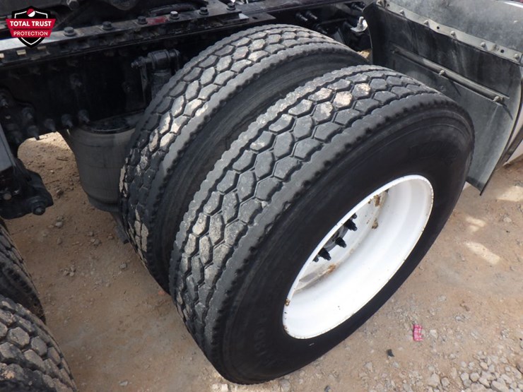 2024-volvo-vnl-300-image-5