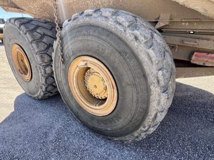 2012-caterpillar-740b-image-22