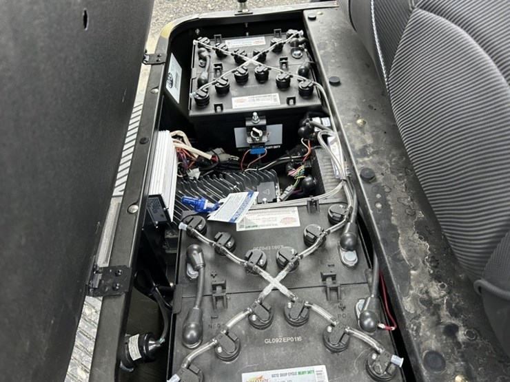 2024-envy-nv4-electric-utility-cart-image-27