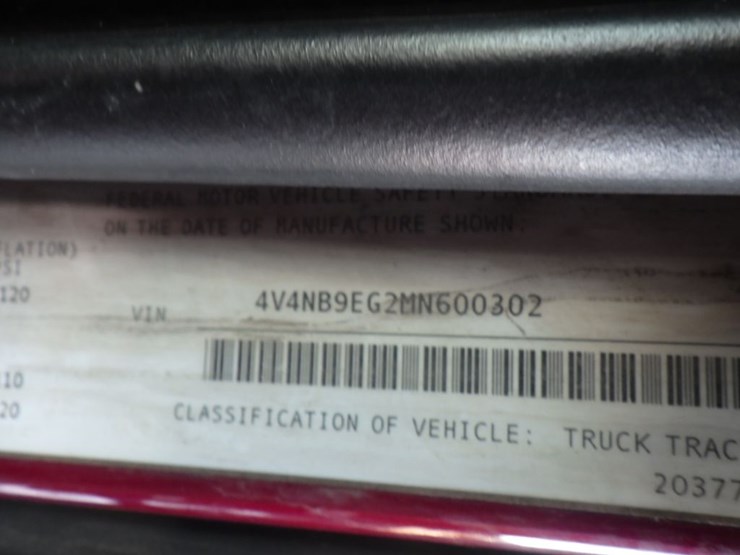 2021-volvo-vnl-300-image-18