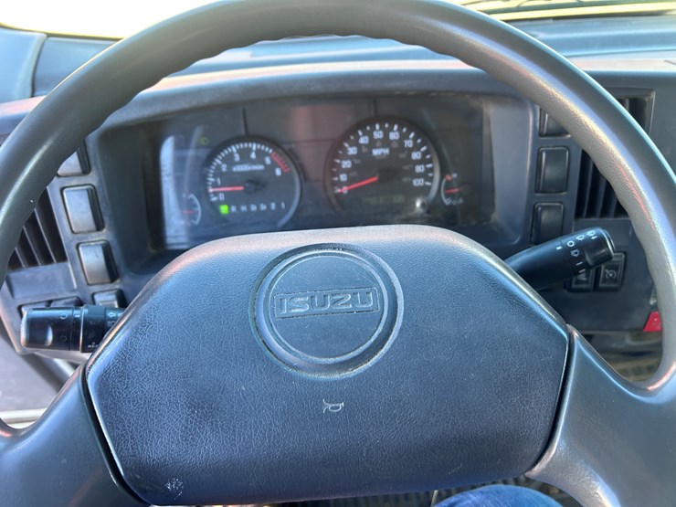 2013-isuzu-npr-image-51