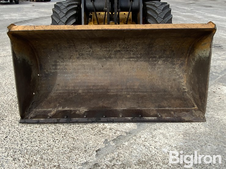 2012-deere-244j-image-11