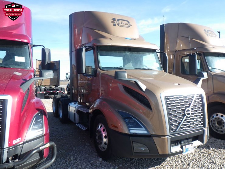 2022-volvo-vnl-300-image-3