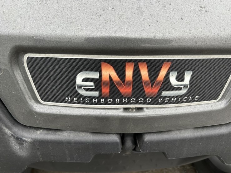 2024-envy-nv4-electric-utility-cart-image-14