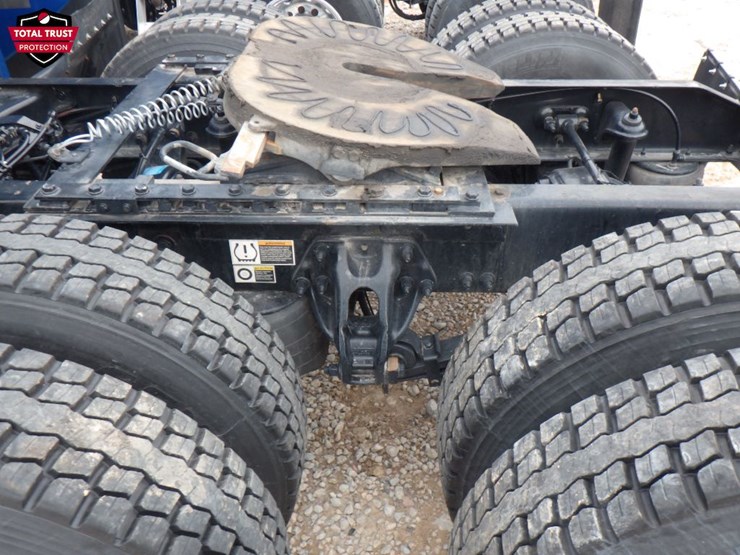 2022-peterbilt-579-image-16