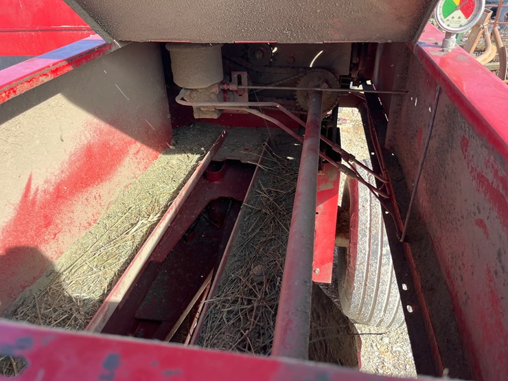 new-holland-575-image-17