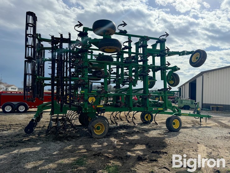 2012-john-deere-2210-image-4