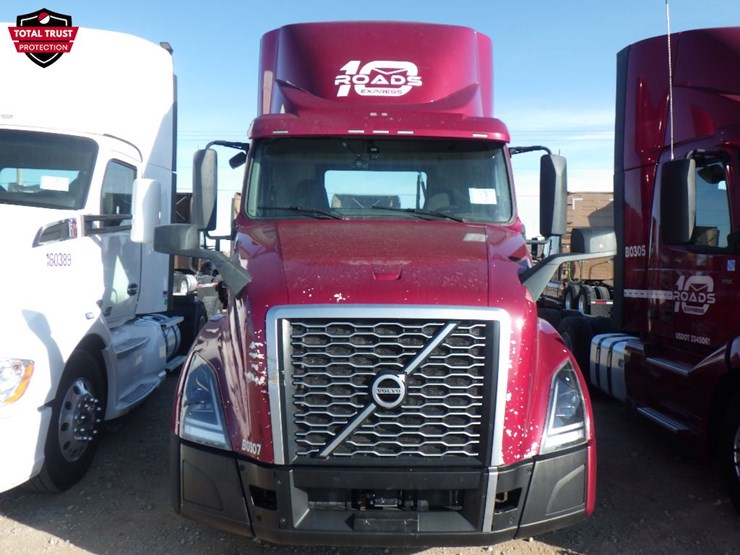 2022-volvo-vnl-300-image-2