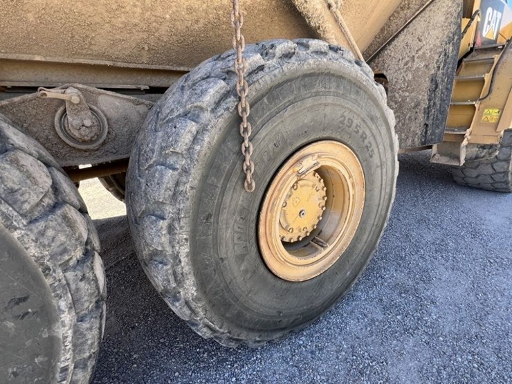 2012-caterpillar-740b-image-21