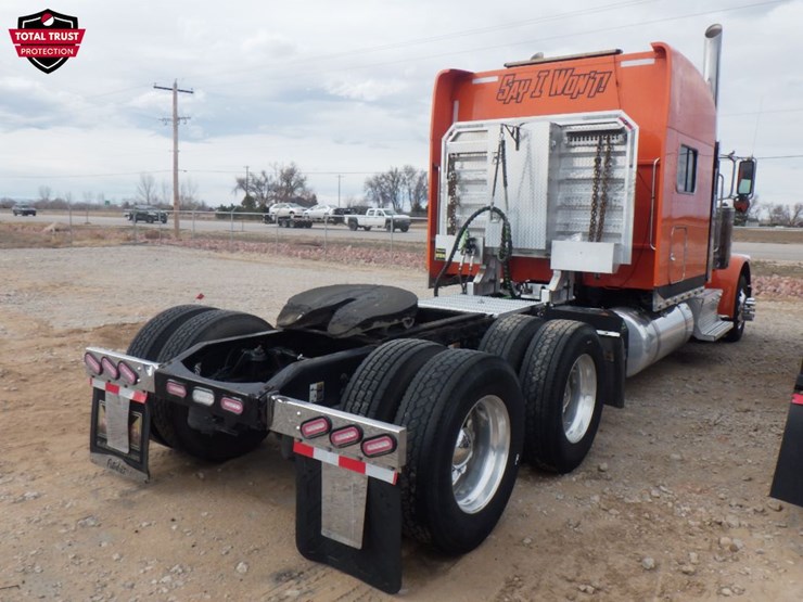 2023-peterbilt-389-image-10