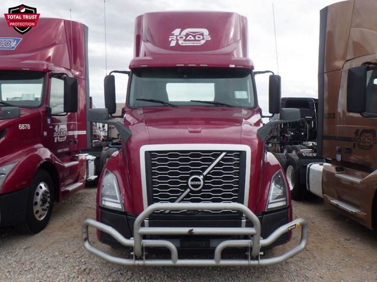 2023-volvo-vnl-300-image-2