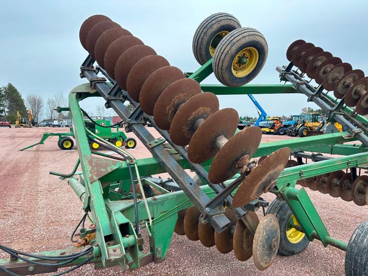 john-deere-235-image-6