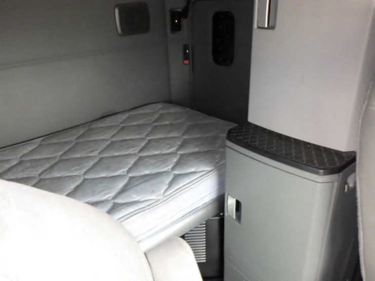 2022-kenworth-t680-image-6