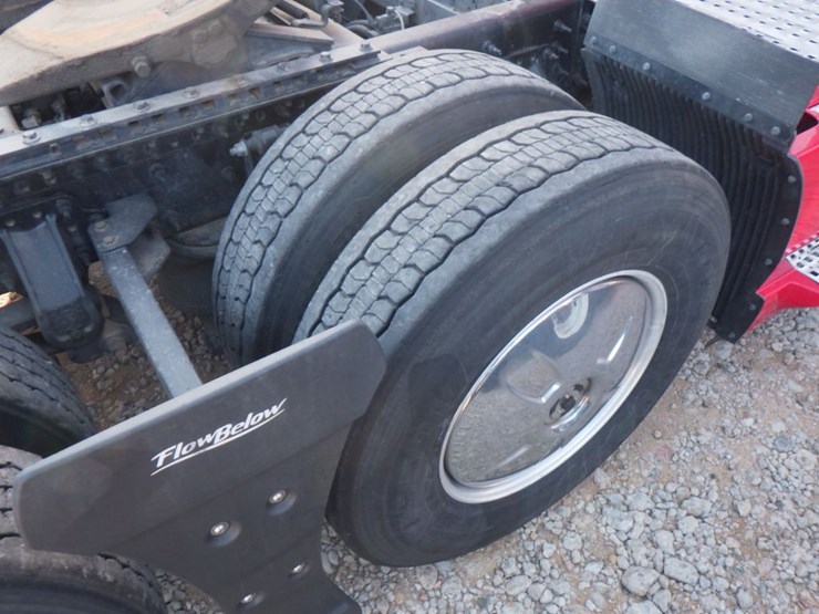 2021-volvo-vnl-760-image-5