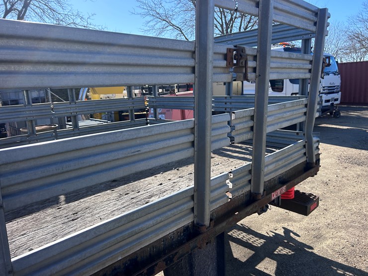 2012-isuzu-npr-image-16