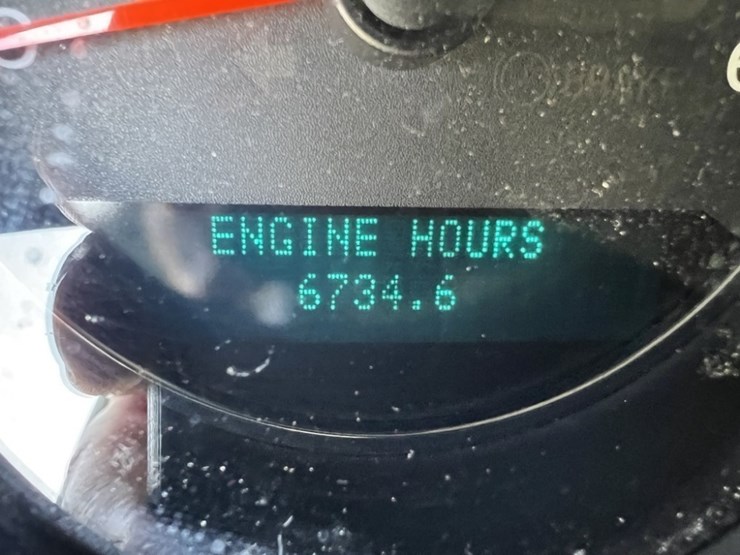 2013-chevrolet-suburban-image-28