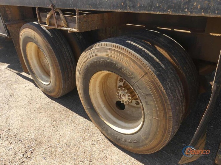 1985-ford-8000-image-4