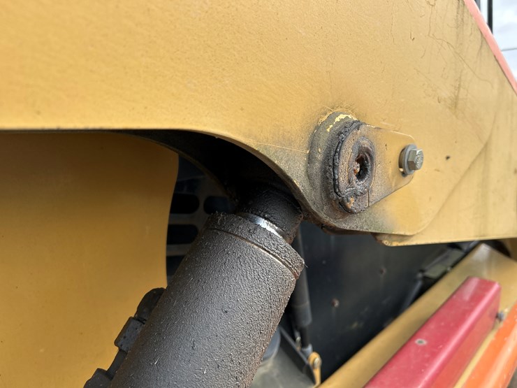 caterpillar-252b-image-12