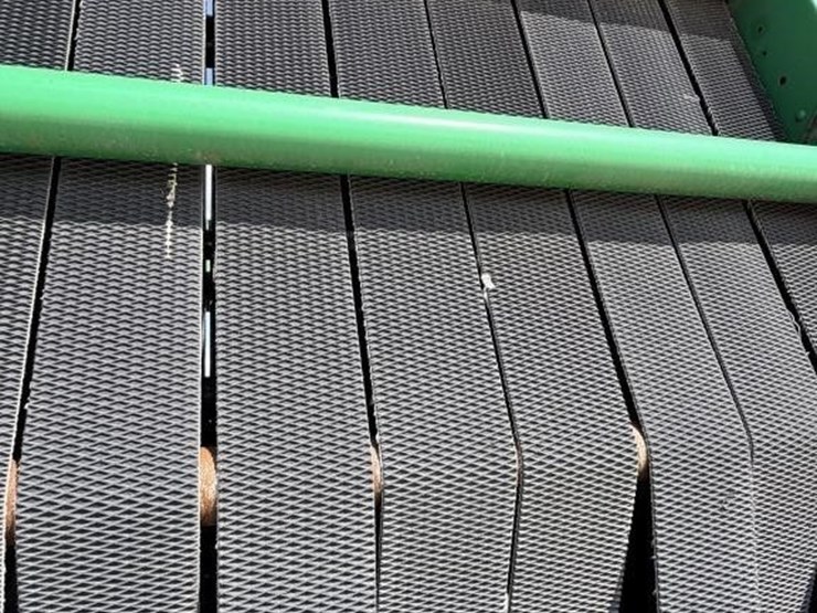 2013-john-deere-569-image-11