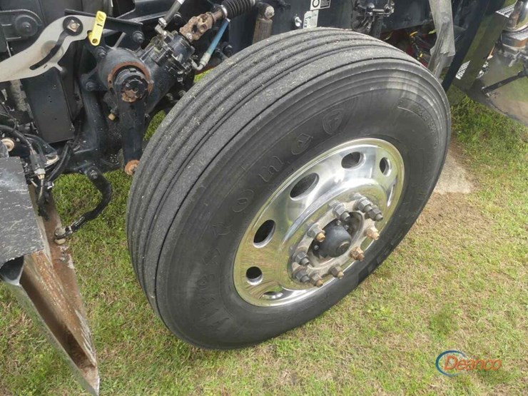 2020-peterbilt-389-image-13