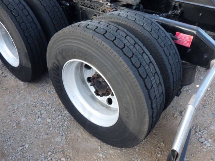 2019-volvo-vnl-760-image-16