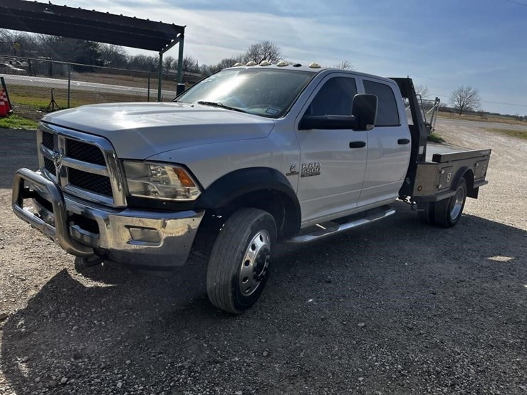 2014-dodge-ram-5500-image-2