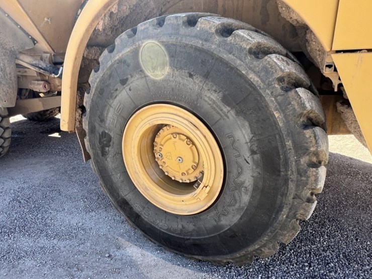 2013-caterpillar-740b-image-30