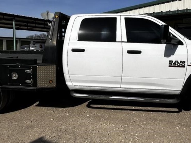 2014-dodge-ram-5500-image-3