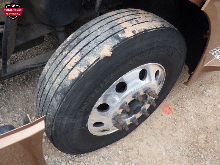 2023-volvo-vnl-300-image-19