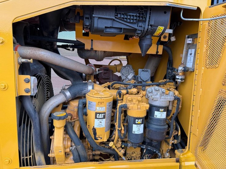 caterpillar-d5k2-lgp-image-38