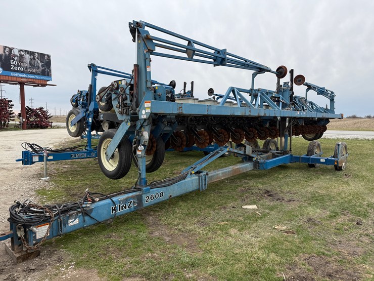 kinze-2600-image-1