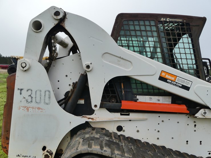 2008-bobcat-t300-image-7