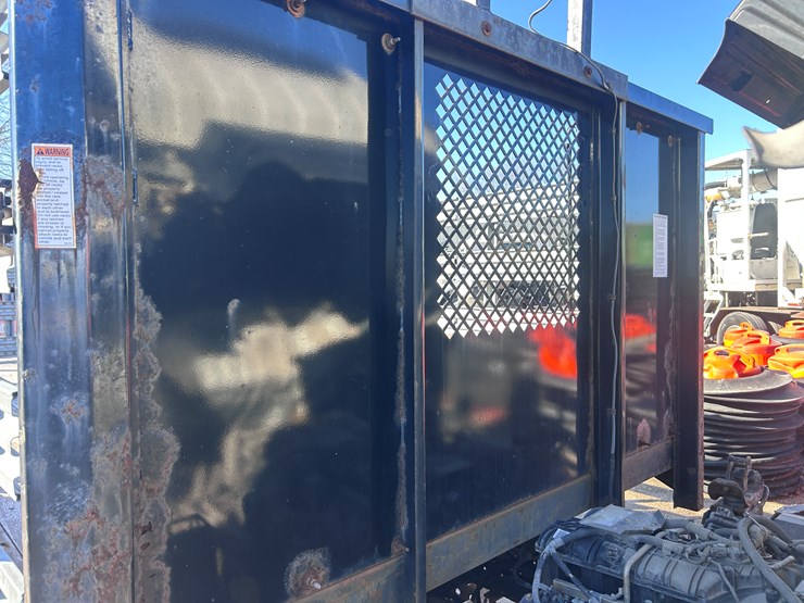 2013-isuzu-npr-image-42