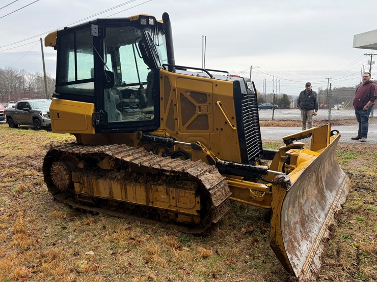 2023-caterpillar-d1-image-7
