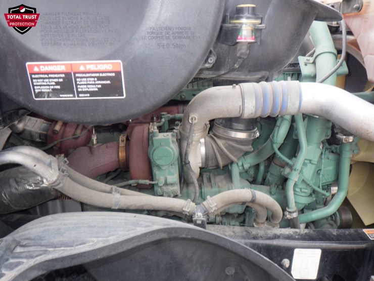 2023-volvo-vnl-300-image-23