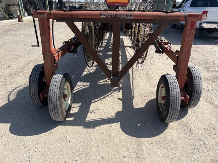 l2---h&s-high-capactity-16-wheel-rake-image-5