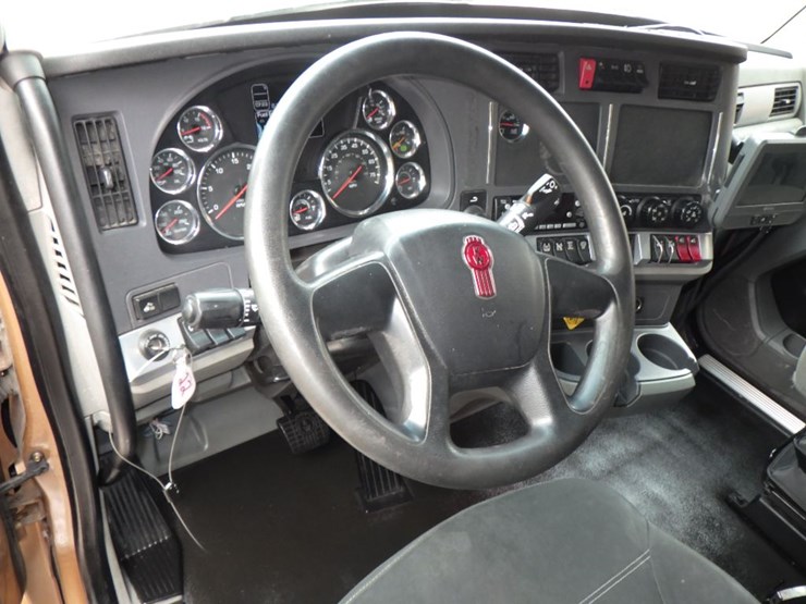 2022-kenworth-t680-image-17