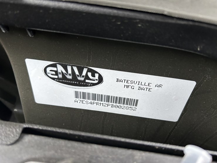 2024-envy-nv4-electric-utility-cart-image-28