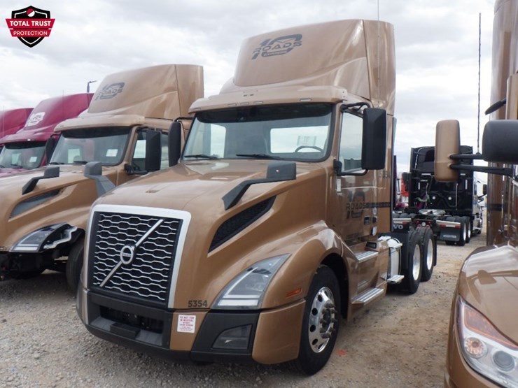 2023-volvo-vnl-300-image-1