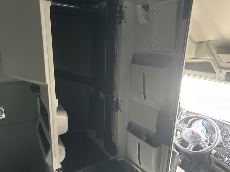 2020-kenworth-t680-image-61