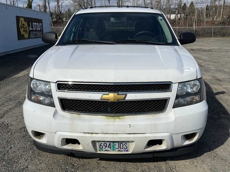 2013-chevrolet-suburban-image-8