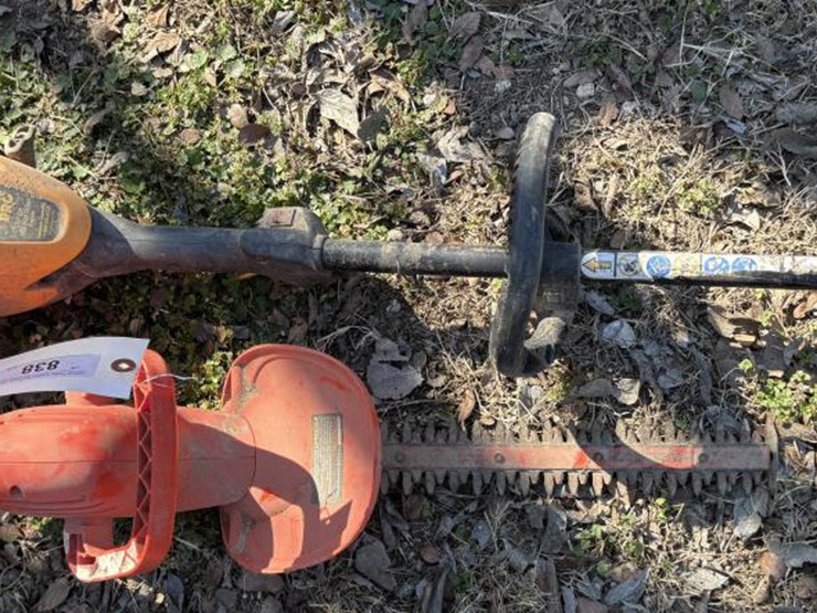 #272-•-(2)-black-&-decker-&-poulan-straight-shaft-trimmer-image-2