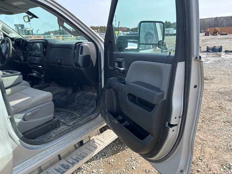 2018-chevrolet-2500-image-47