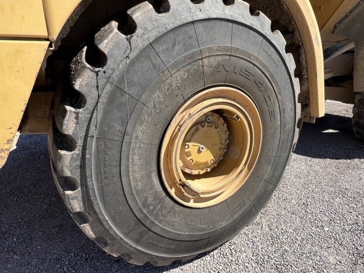 2013-caterpillar-740b-image-9