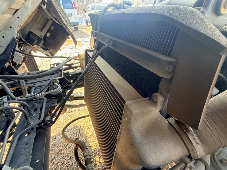 2004-isuzu-npr-image-52