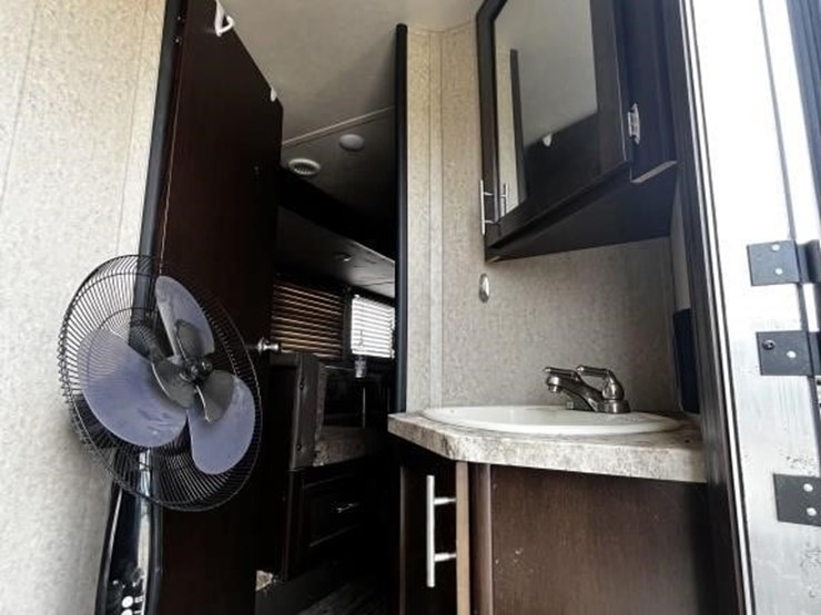 l2--2016-forest-river-travel-trailer-image-10