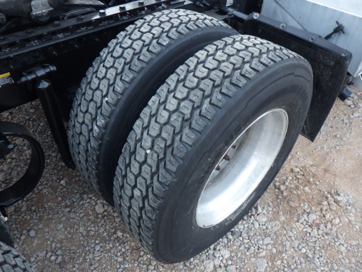 2018-peterbilt-579-image-7